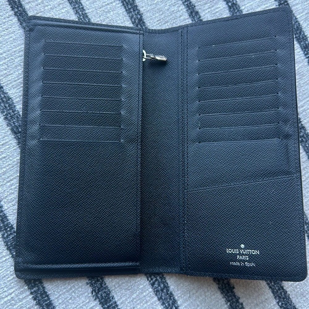 Louis Vuitton Men’s Brazza Wallet - Picture 3 of 3